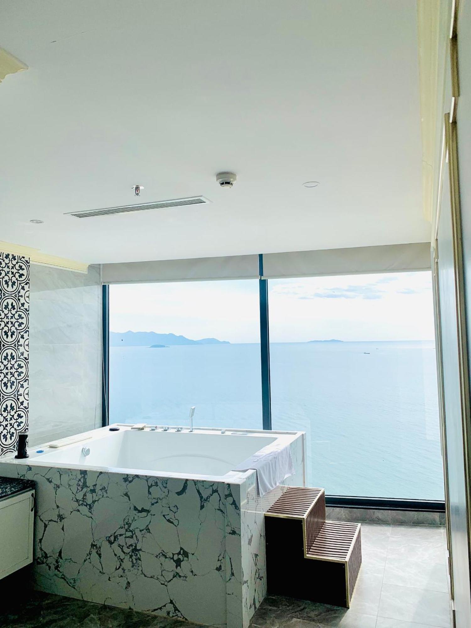 La Vague Hotel Nha Trang Exterior photo