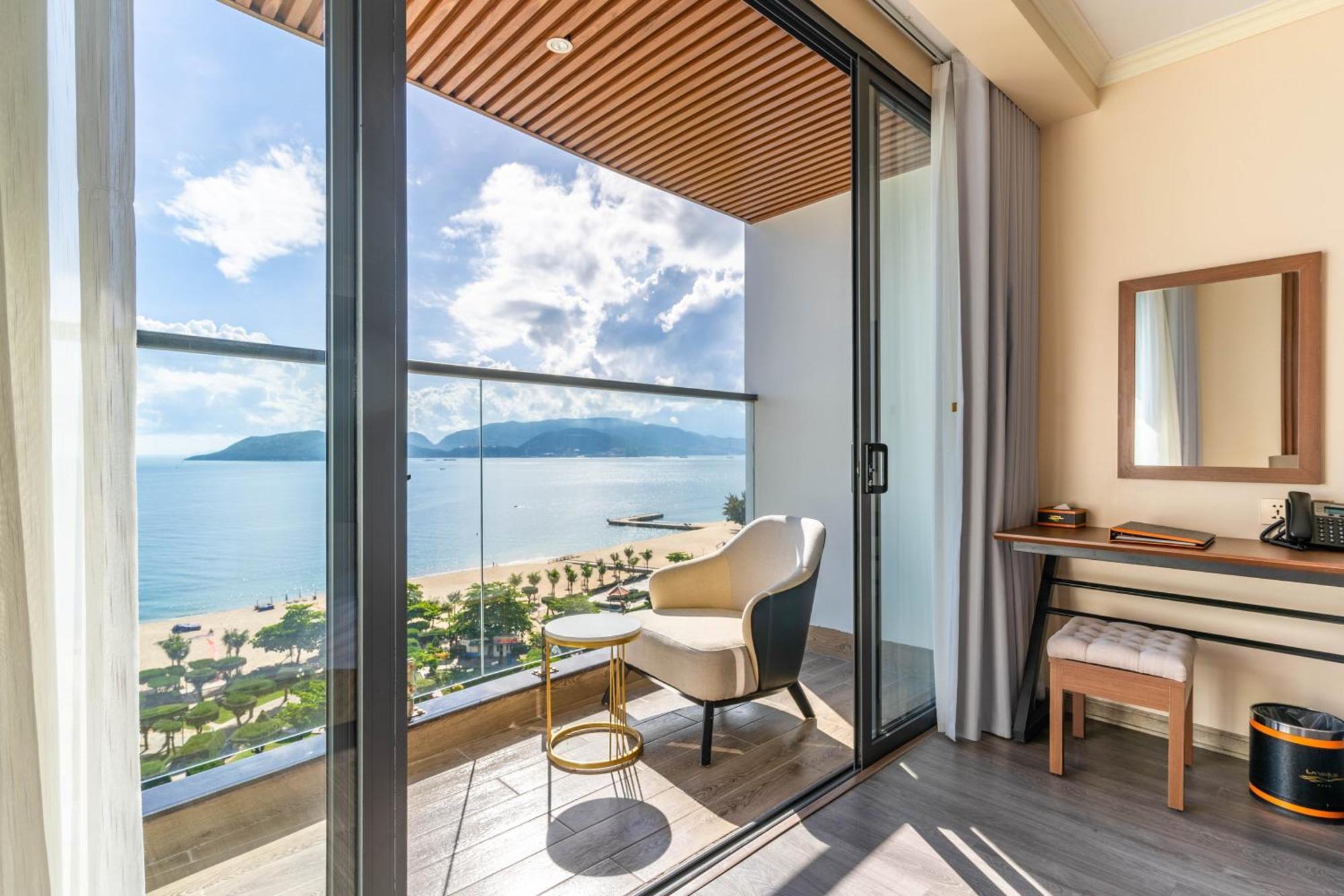 La Vague Hotel Nha Trang Exterior photo